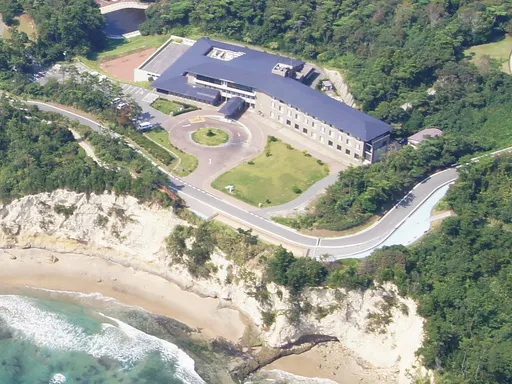 月へと照らす海の道　ホテル花天